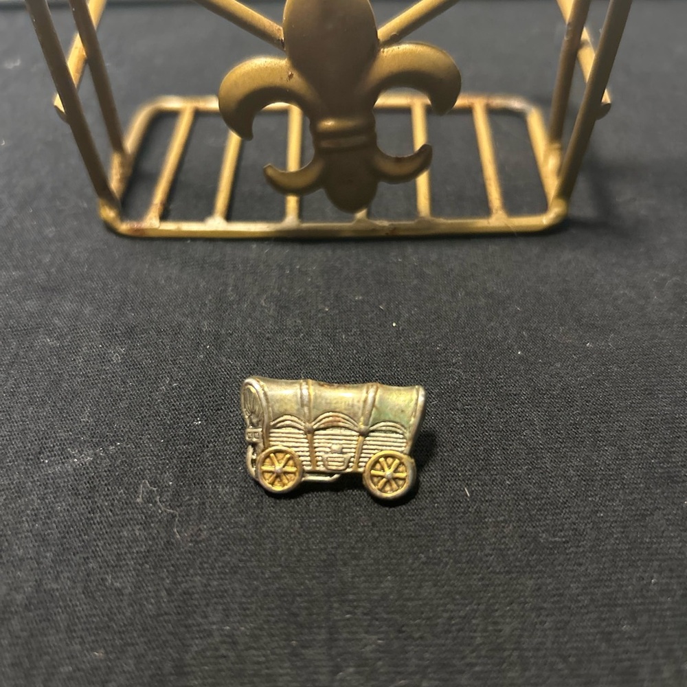 Gold Covered Wagon Pin